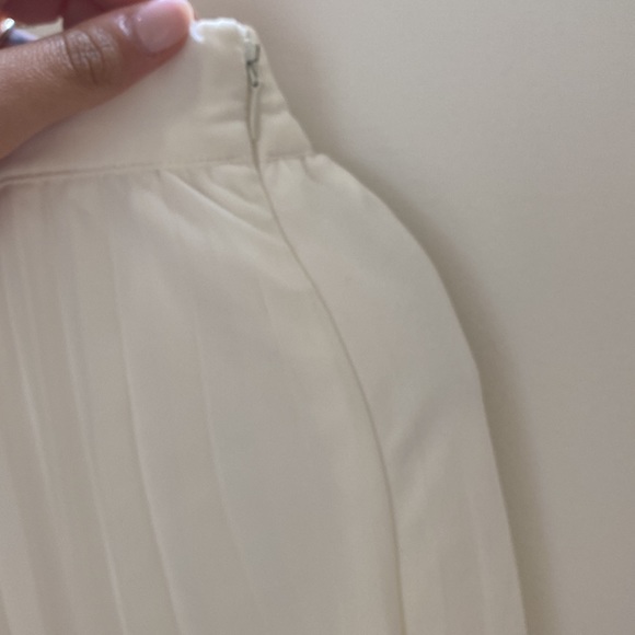 F21 Pleated MIDI Skirt - Picture 5 of 6